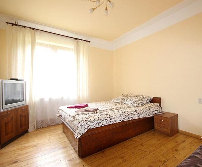 اتاق استاندارد چهار تخته, Arnika Tatariv