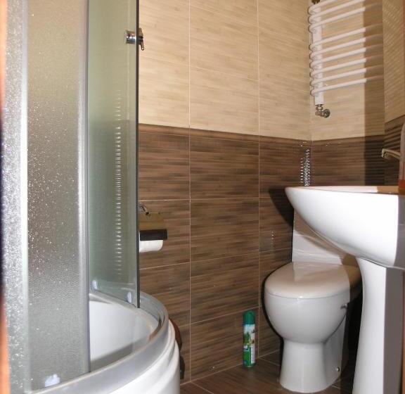 اتاق استاندارد چهار تخته, Arnika Tatariv