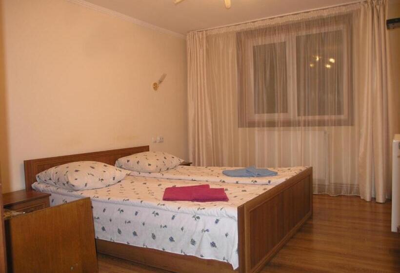 اتاق استاندارد سه نفره, Arnika Tatariv