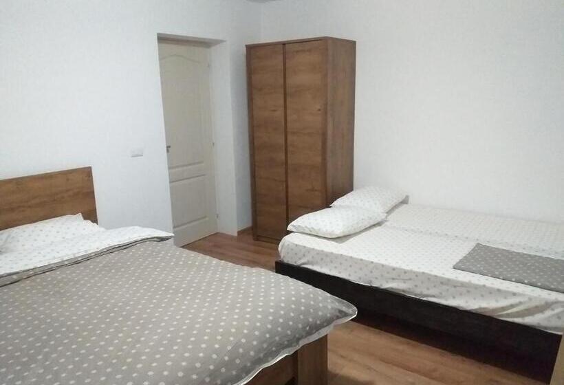 Семейный Номер Deluxe, Pensiunea Rozelor Stațiunea Climaterică Sâmbăta