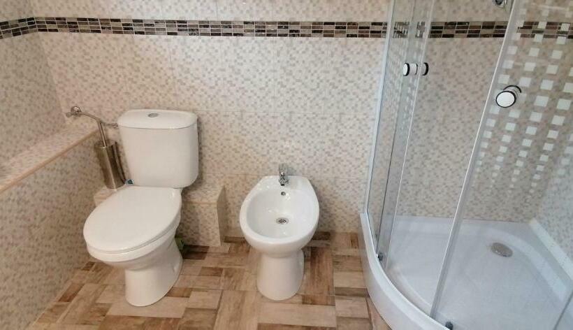 디럭스 패밀리 룸, Pensiunea Rozelor Stațiunea Climaterică Sâmbăta