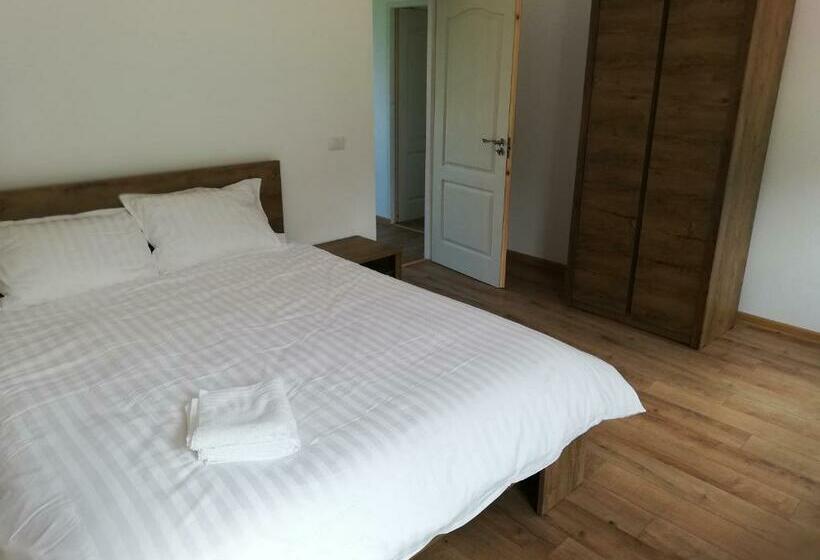 디럭스 패밀리 룸, Pensiunea Rozelor Stațiunea Climaterică Sâmbăta