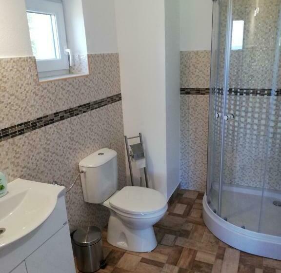 디럭스 패밀리 룸, Pensiunea Rozelor Stațiunea Climaterică Sâmbăta