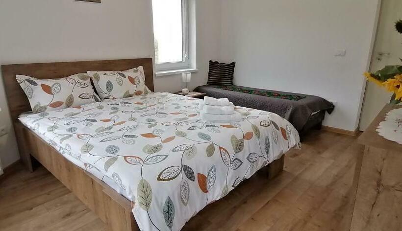 디럭스 패밀리 룸, Pensiunea Rozelor Stațiunea Climaterică Sâmbăta