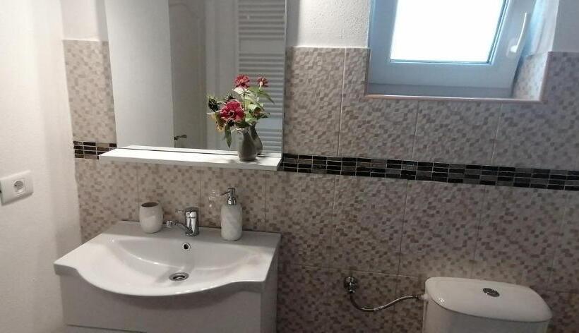 디럭스 패밀리 룸, Pensiunea Rozelor Stațiunea Climaterică Sâmbăta