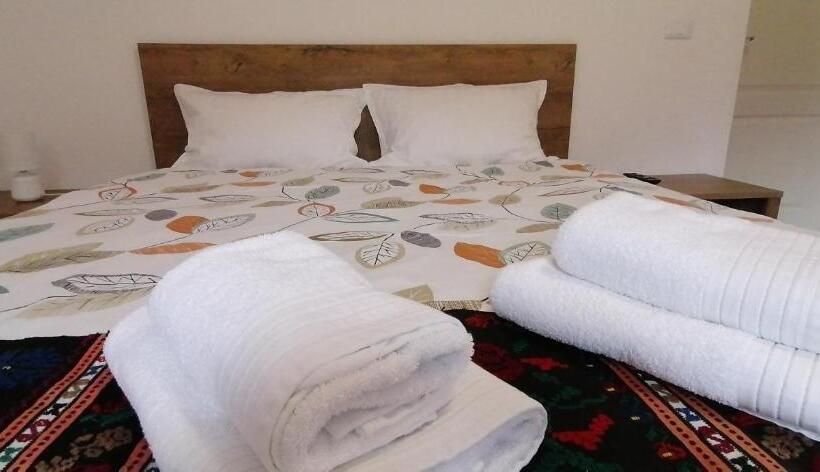 디럭스 패밀리 룸, Pensiunea Rozelor Stațiunea Climaterică Sâmbăta