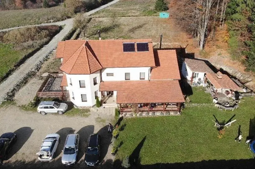 １ベッドルームハウス, Pensiunea Rozelor Stațiunea Climaterică Sâmbăta