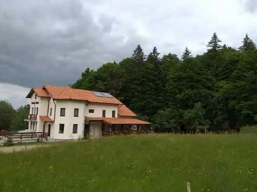 １ベッドルームハウス, Pensiunea Rozelor Stațiunea Climaterică Sâmbăta
