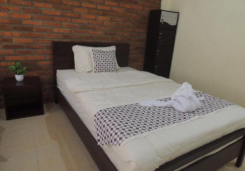 Standardzimmer, Srikayah Syariah By Ndalem Beong