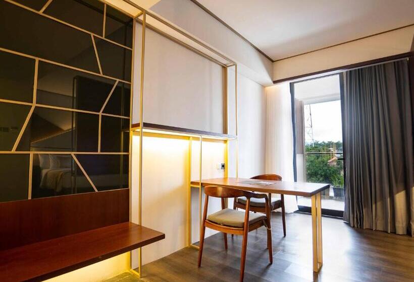 行政房间, Rayz Umm Hotel Malang