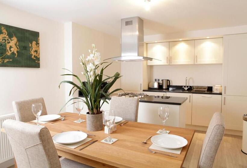 带1个卧室的带阳台的公寓, The Highland Club