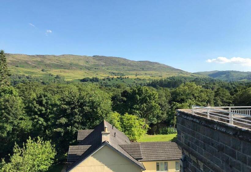 带1个卧室的顶楼公寓, The Highland Club