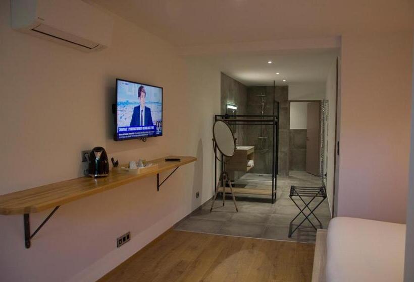 חדר סטנדרט, Aux Platanes