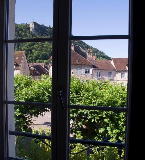 דירת חדר, Aux Platanes