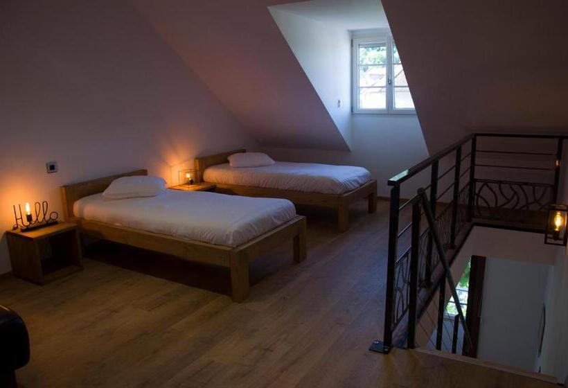 דירת חדר, Aux Platanes