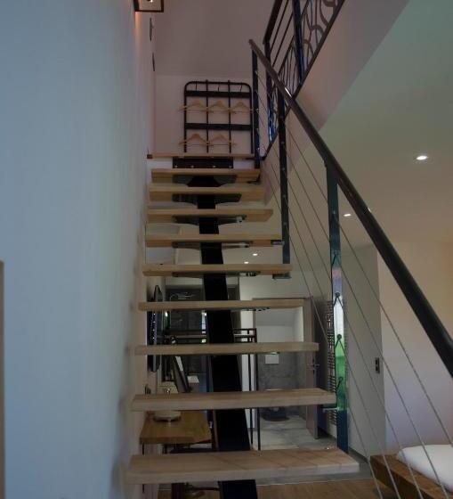 דירת חדר, Aux Platanes