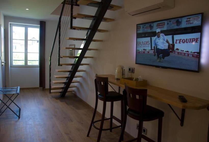 דירת חדר, Aux Platanes