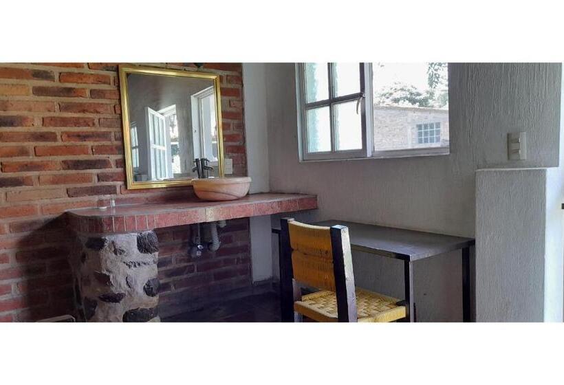 غرفة إقتصادية, Capital O Posada Del Pescador