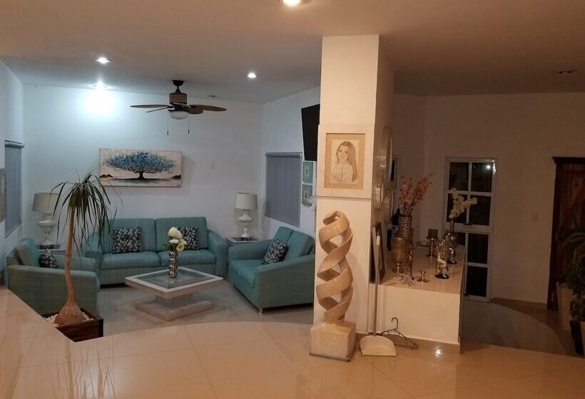 ダブルベッドのエコノミールーム, House Ross