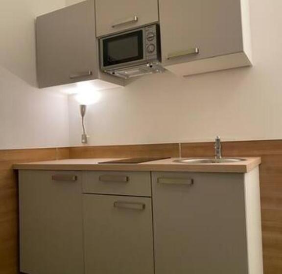 إستوديو قياسى, 24seven Apartments Self Check In