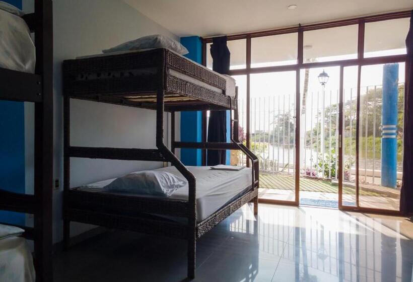 חדר משפחתי, Sol Y Playa Montañita