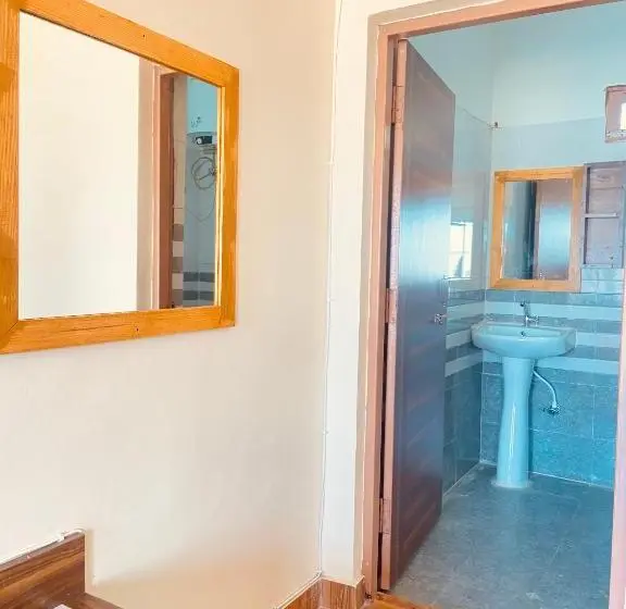 Deluxe Kolmen Hengen Huone, Gud Chah Cafe & Homestay