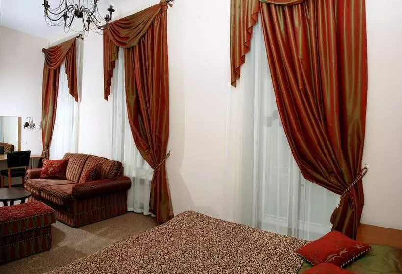 سوییت جونیور, Marco Polo Boutique