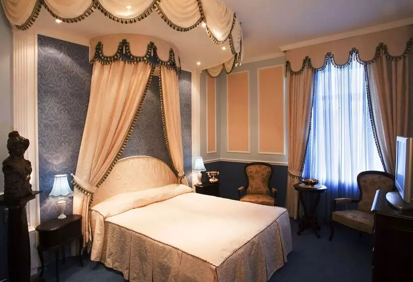 سوییت لوکس, Marco Polo Boutique