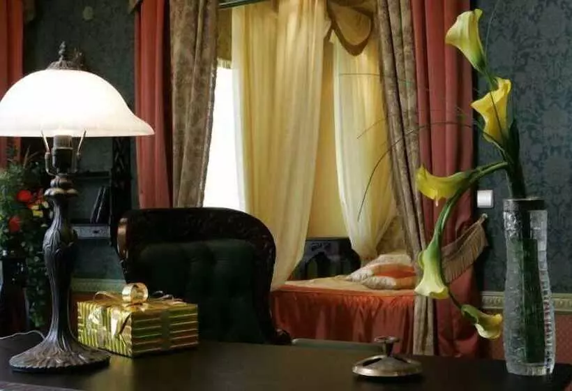 سوییت لوکس, Marco Polo Boutique