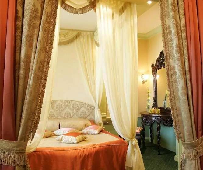 سوییت لوکس, Marco Polo Boutique