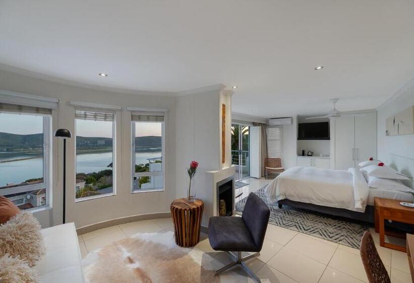 חדר דלוקס עם מרפסת נוף לים, Villa Afrikana Guest Suites By Knysna Paradise Collection