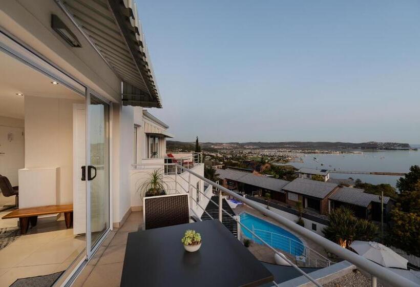 חדר דלוקס עם מרפסת נוף לים, Villa Afrikana Guest Suites By Knysna Paradise Collection