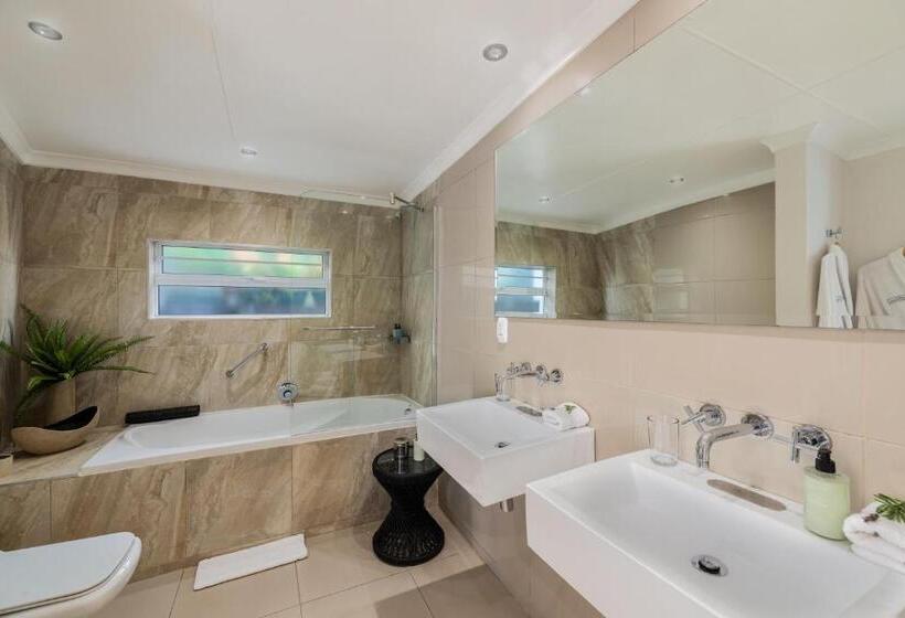 חדר דלוקס נוף לים, Villa Afrikana Guest Suites By Knysna Paradise Collection