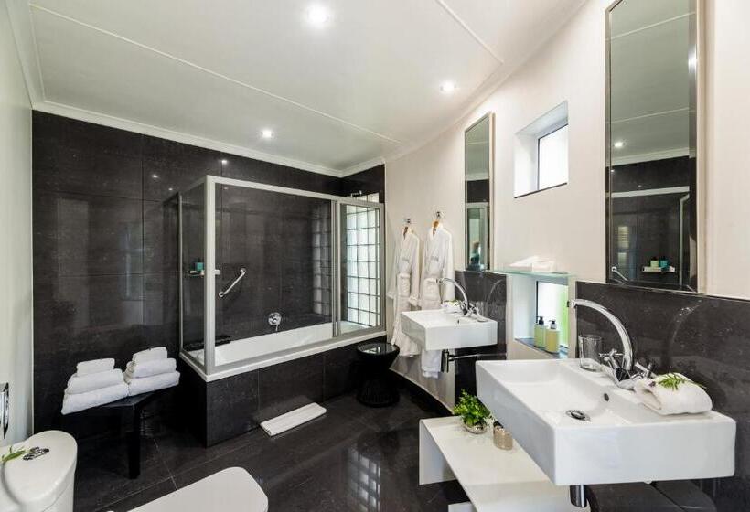 חדר דלוקס עם מרפסת נוף לים, Villa Afrikana Guest Suites By Knysna Paradise Collection