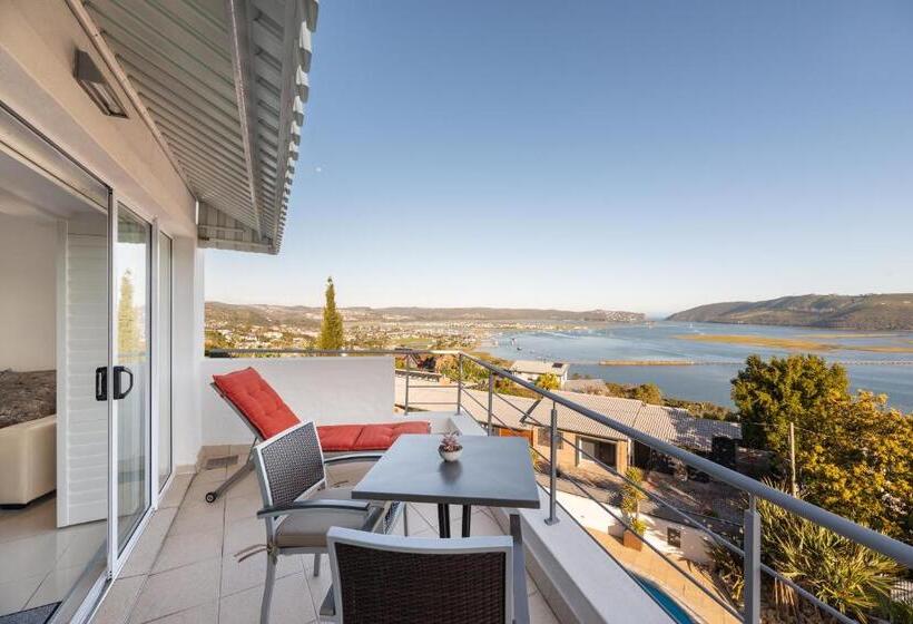 חדר דלוקס עם מרפסת נוף לים, Villa Afrikana Guest Suites By Knysna Paradise Collection