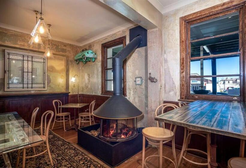 اتاق استاندارد با سرویس بهداشتی مشترک, Metropolitan