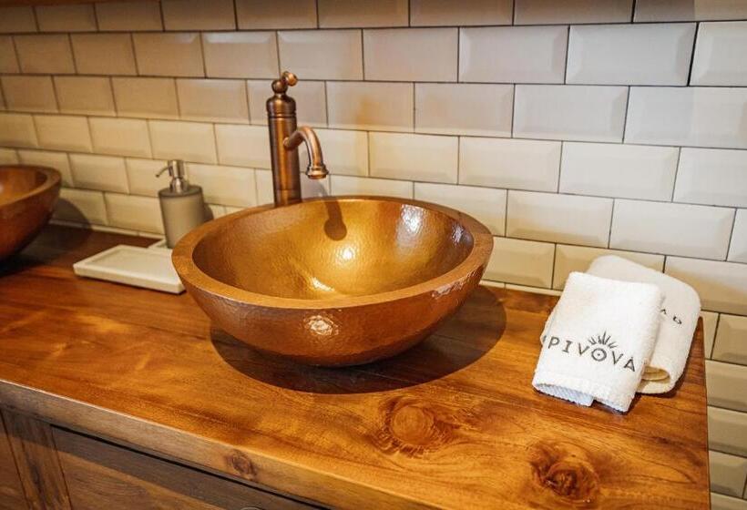 غرفة قياسية سرير كينج, Pivovar