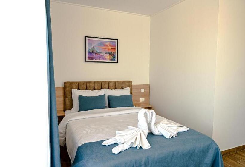 اتاق لوکس, Dona, Altina