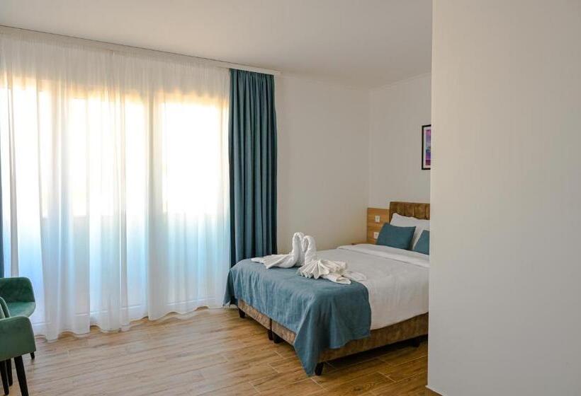 اتاق لوکس, Dona, Altina