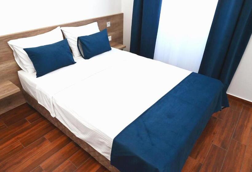 اتاق لوکس, Dona, Altina