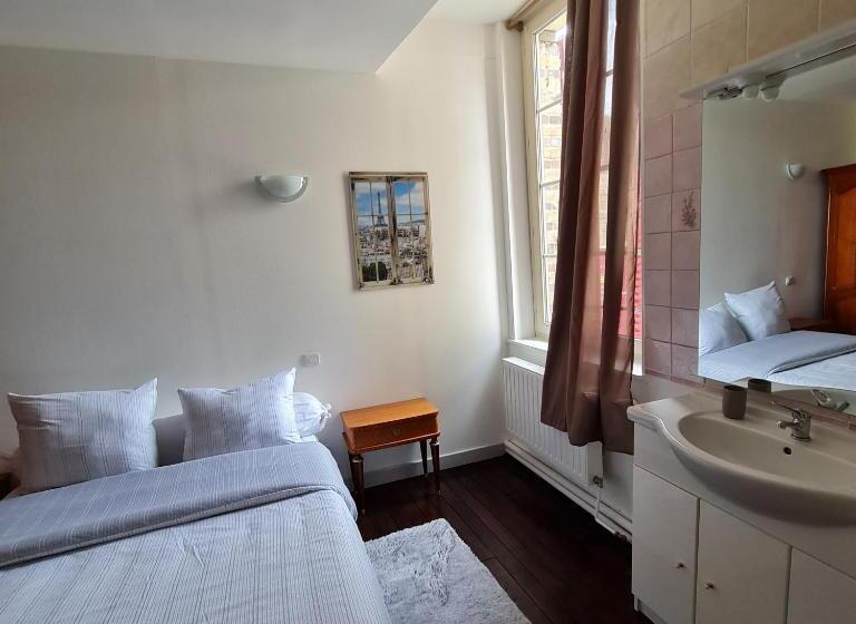 Standard room with outdoor bath, Le Commerce