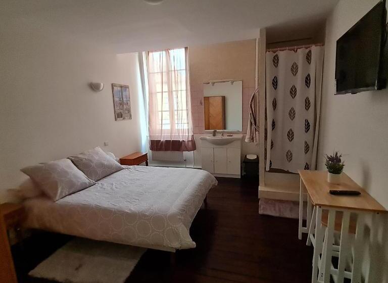 Standard room with outdoor bath, Le Commerce