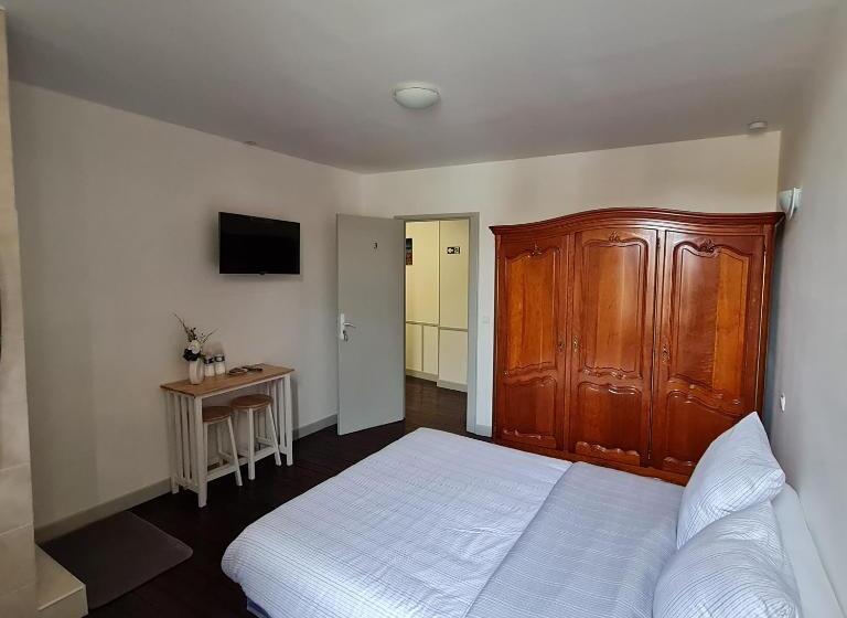 Standard room with outdoor bath, Le Commerce