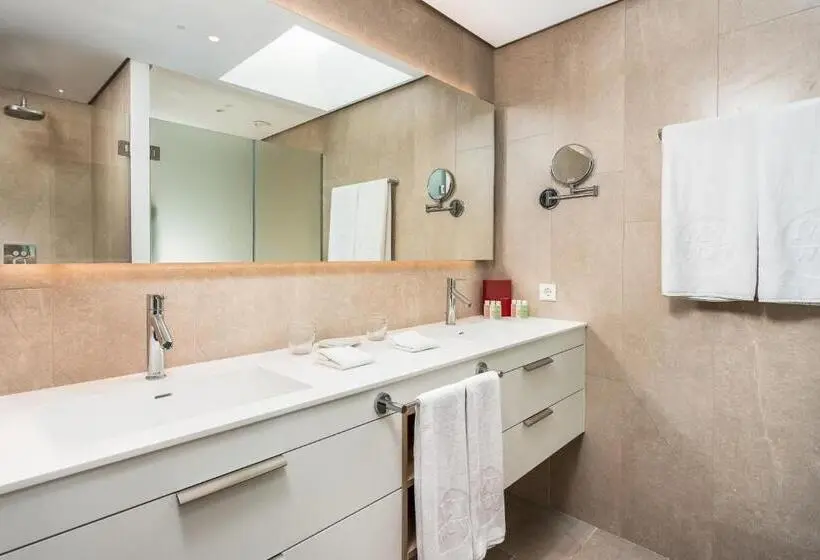 2 Bedrooms Suite Sea View, Los Jardines de Abama Suites