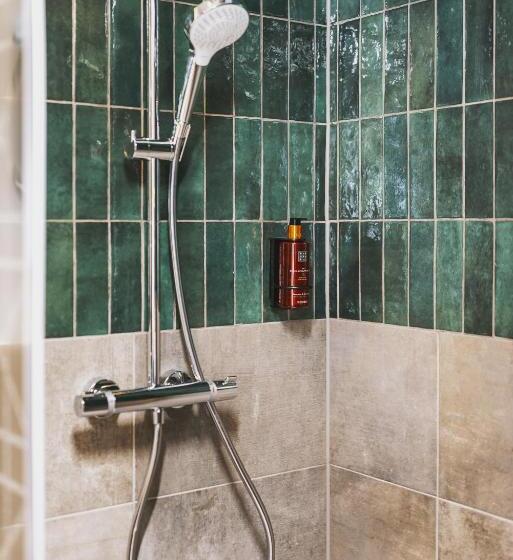 جناح, Nikolaus By Avenida Panoramic Wellness Suites