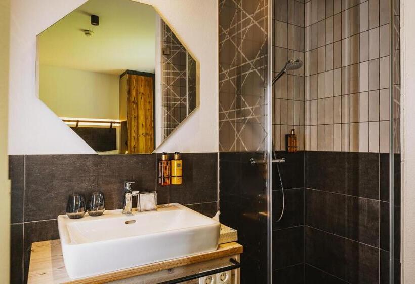 2 Bedroom Suite with Balcony, Nikolaus By Avenida Panoramic Wellness Suites