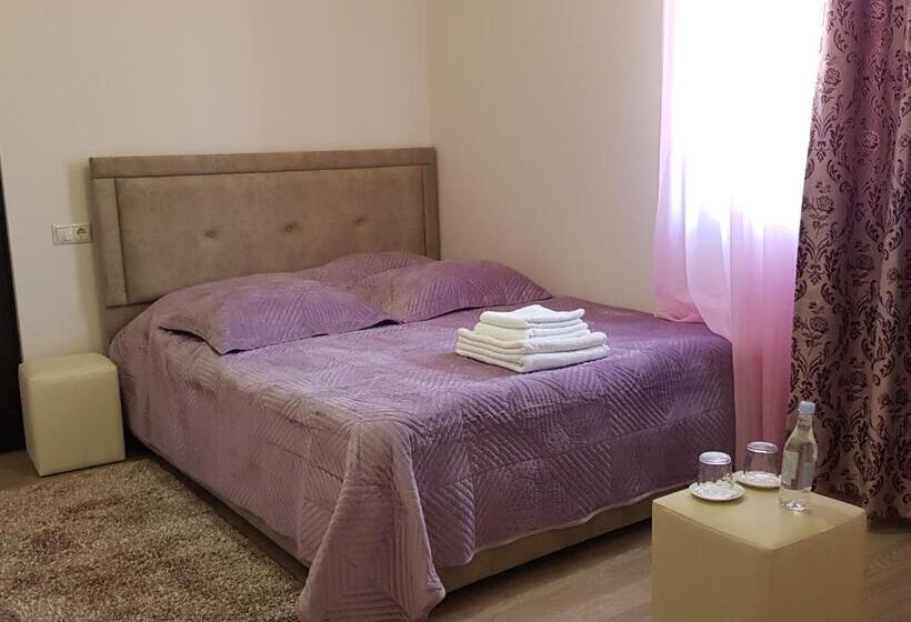 اتاق استاندارد چهار تخته, Siran Guest House