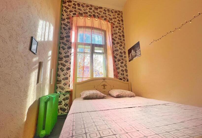 اتاق اکونومی, Vorobey Hostel