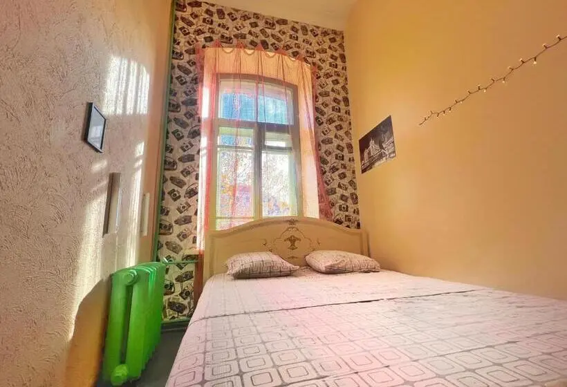 اتاق اکونومی, Vorobey Hostel