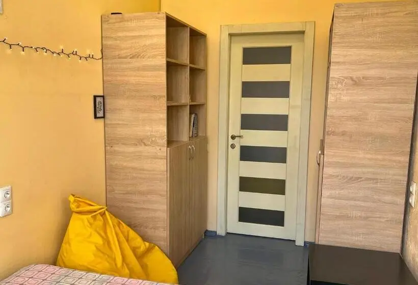 اتاق اکونومی, Vorobey Hostel